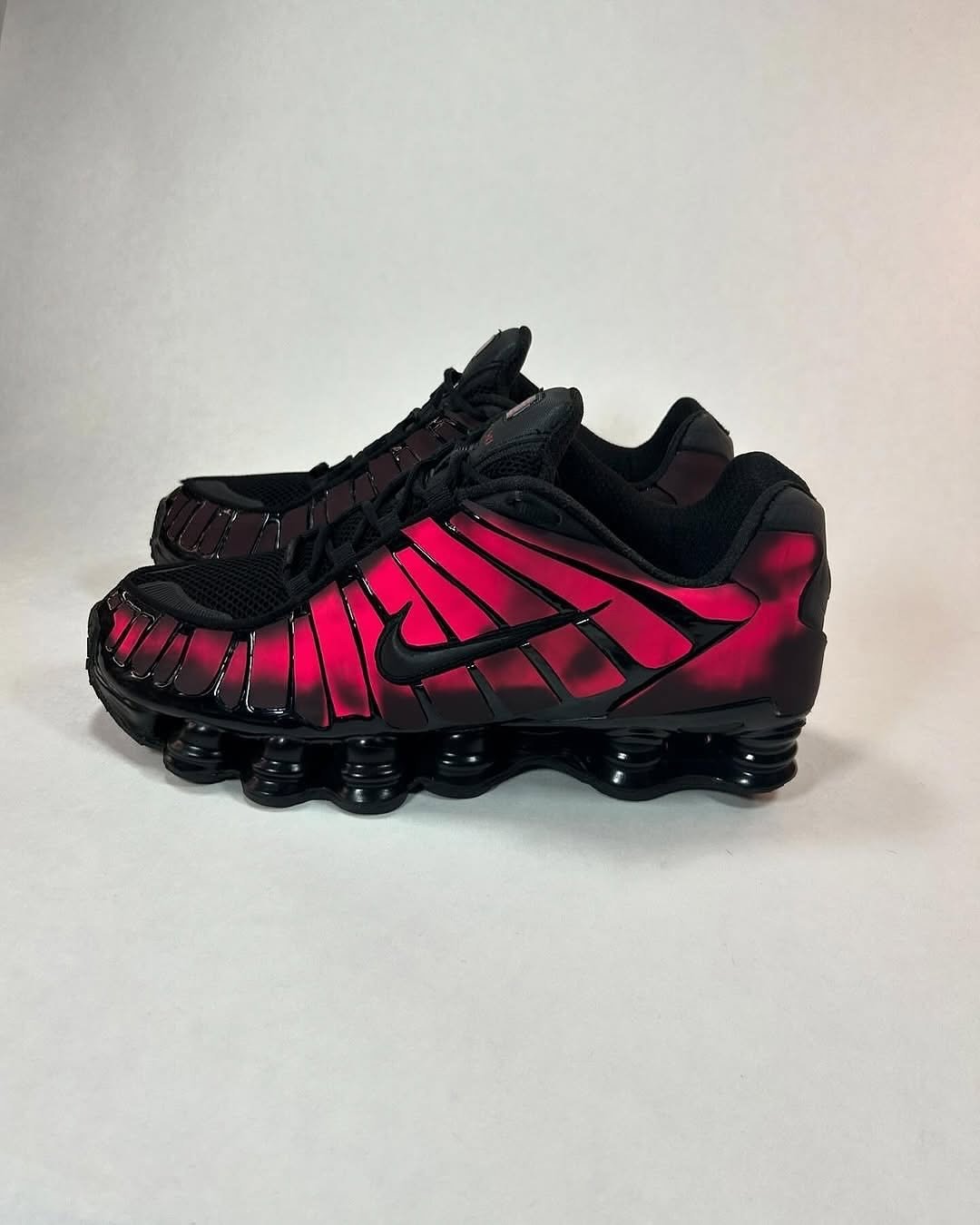 NK SHOX TL THEMAL COLOR CHANGE [BLACK / RED] CHROME 0305025