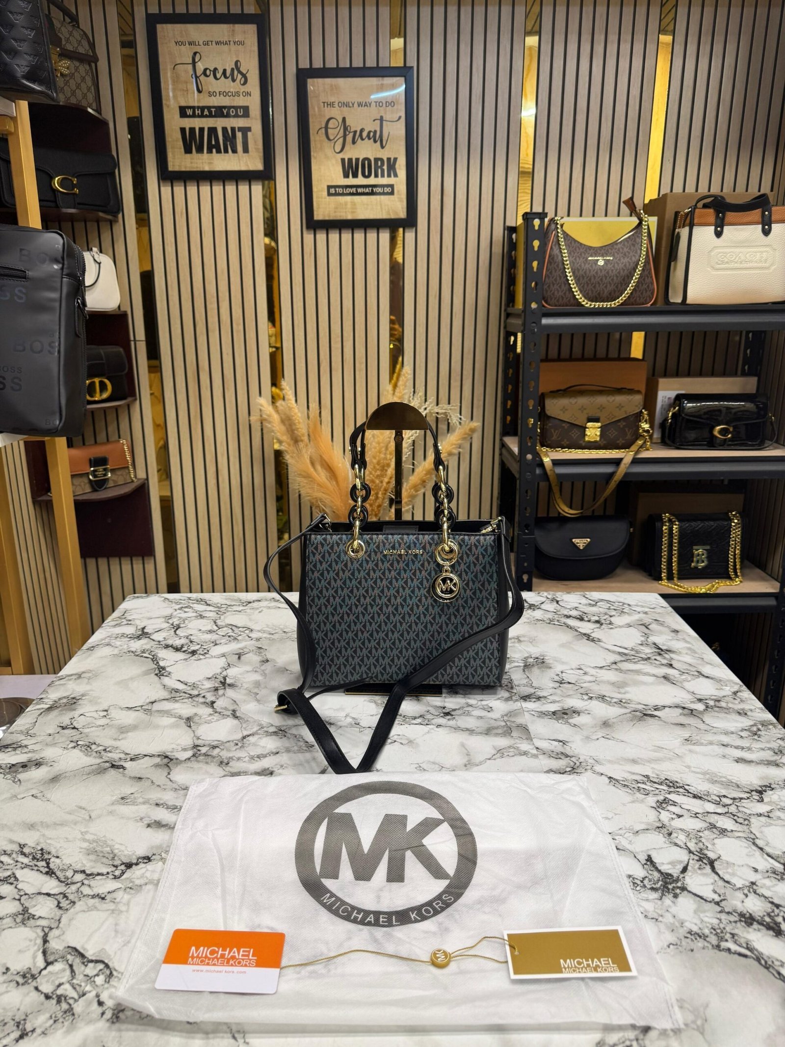 MICHAEL KORS MIN CYNTHIA WITH DUST BAG PACKING AND CARRY BAG