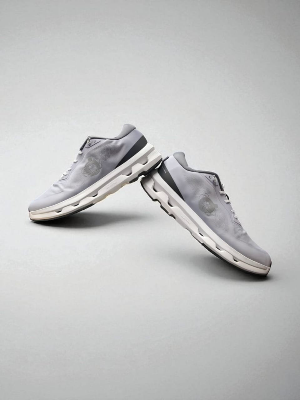 QC OC RUNNING X KITH CLOUDZONE [GREY / WHITE / BLACK] 0909025