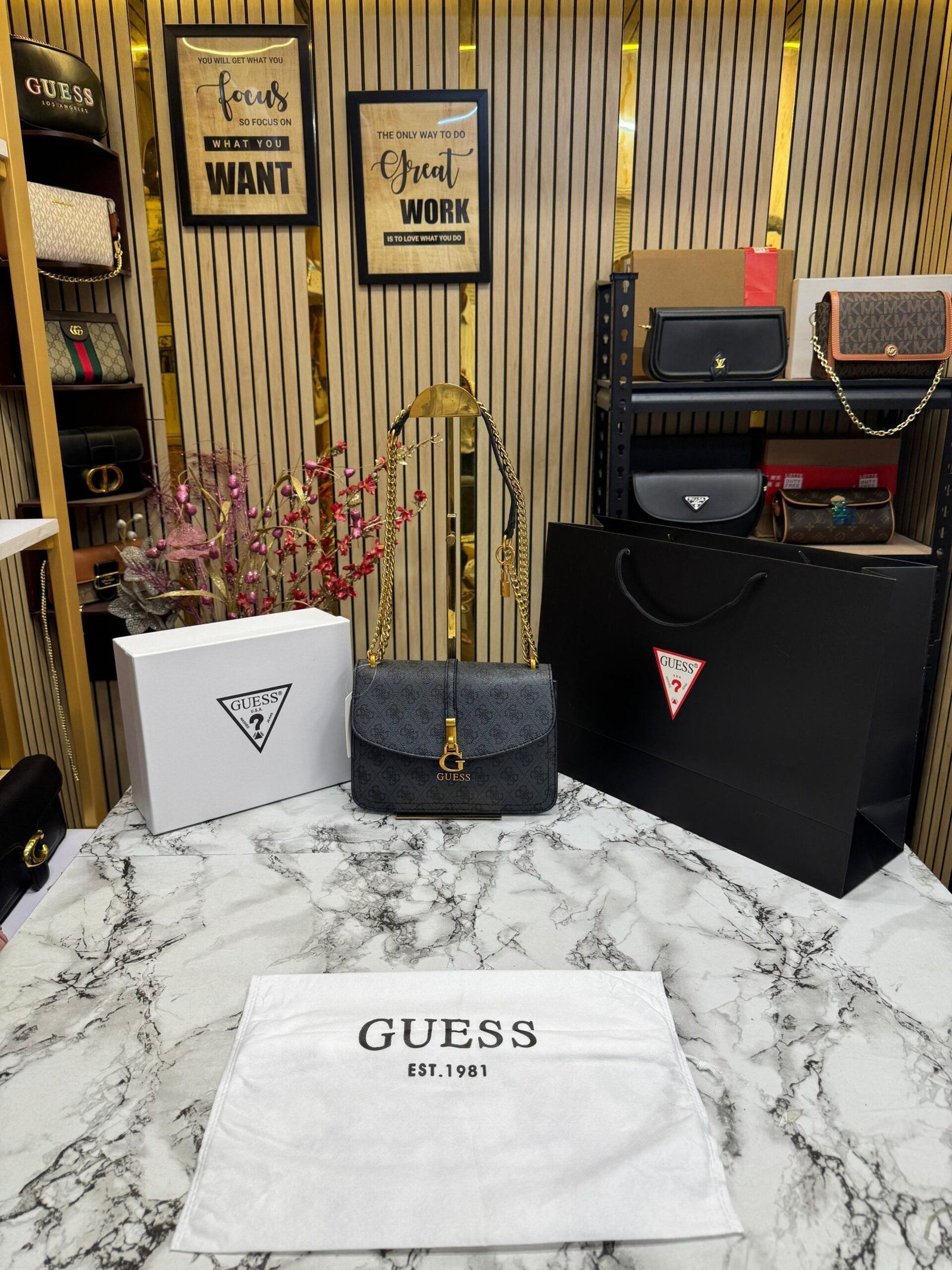 GUESS G JAMES LOGO PREMIUM BAG WIT ORIGNAL BOX AND CARRY BAG BLACK