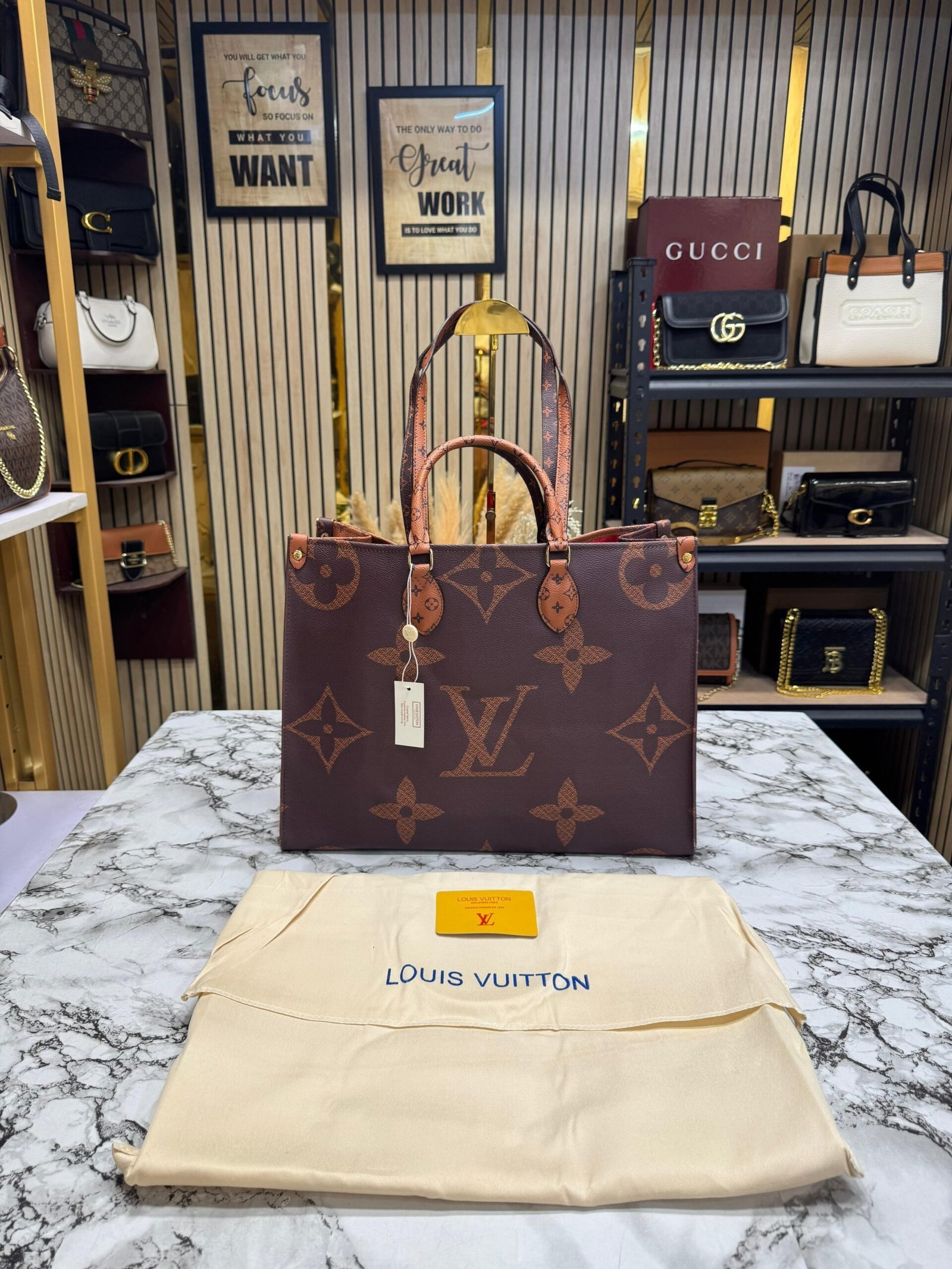 LOUIS VUITTON ON THE GO WITH ORIGNAL DUST BAG AND CARRY BAG PREMIUM QUALITY ( BROWN MONO )