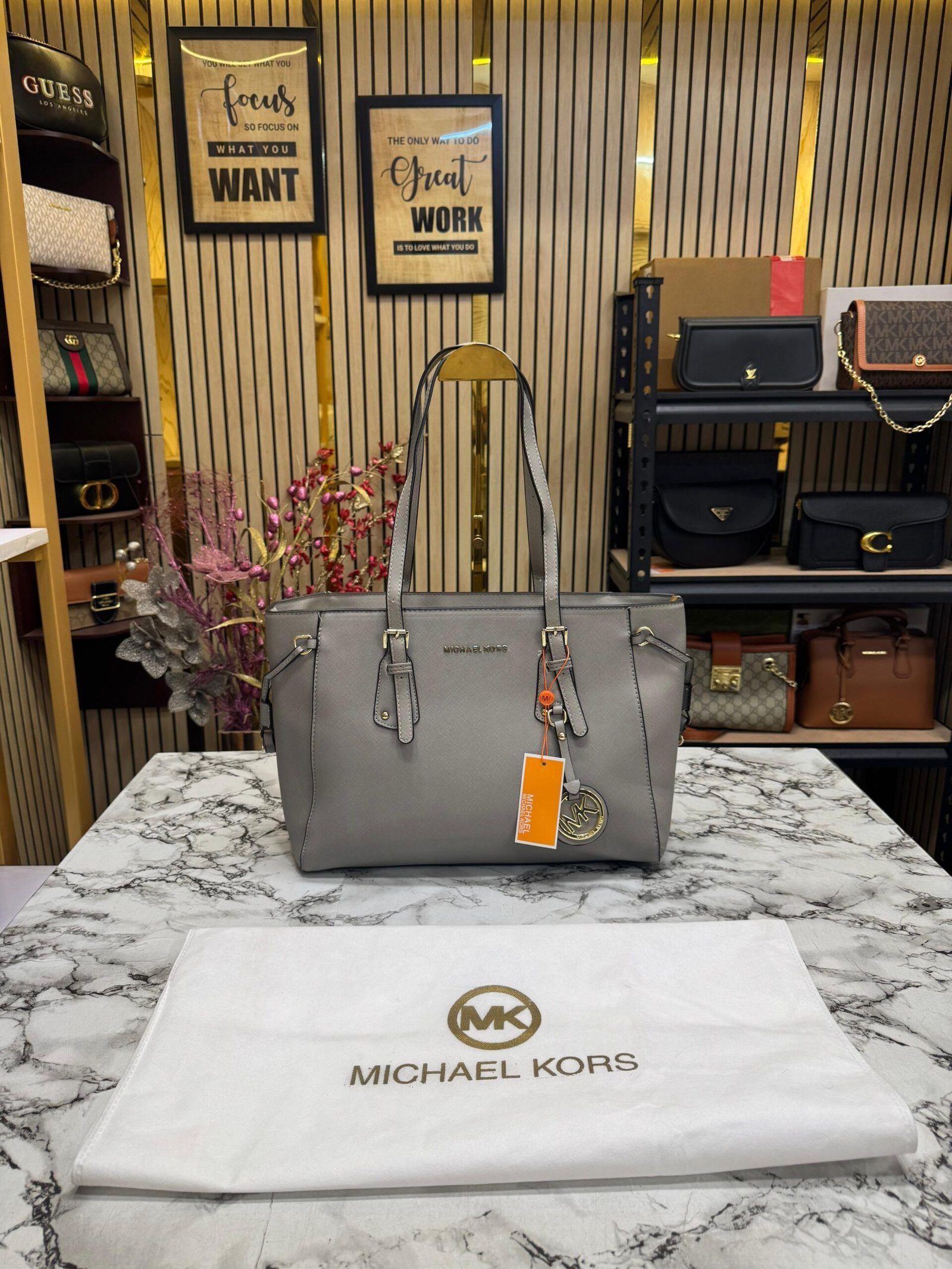 MICHAEL KORS VOYAGER TOTE GREY PREMIUM QUALITY WITH ORIGNAL DUST BAG AND CARRY BAG