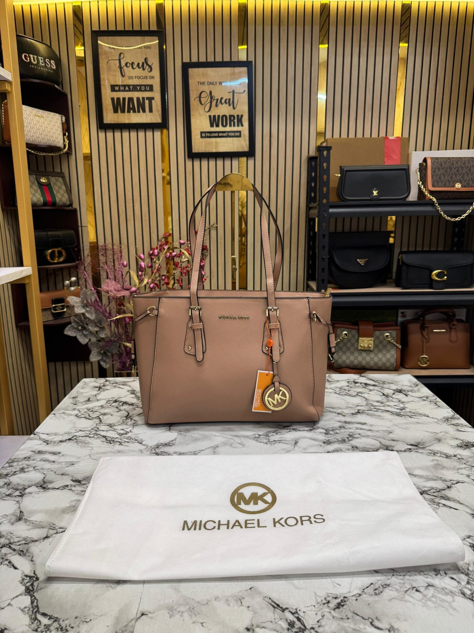 MICHAEL KORS VOYAGER TOTE CREAM WITH ORIGNAL DUST BAG AND CARRY BAG