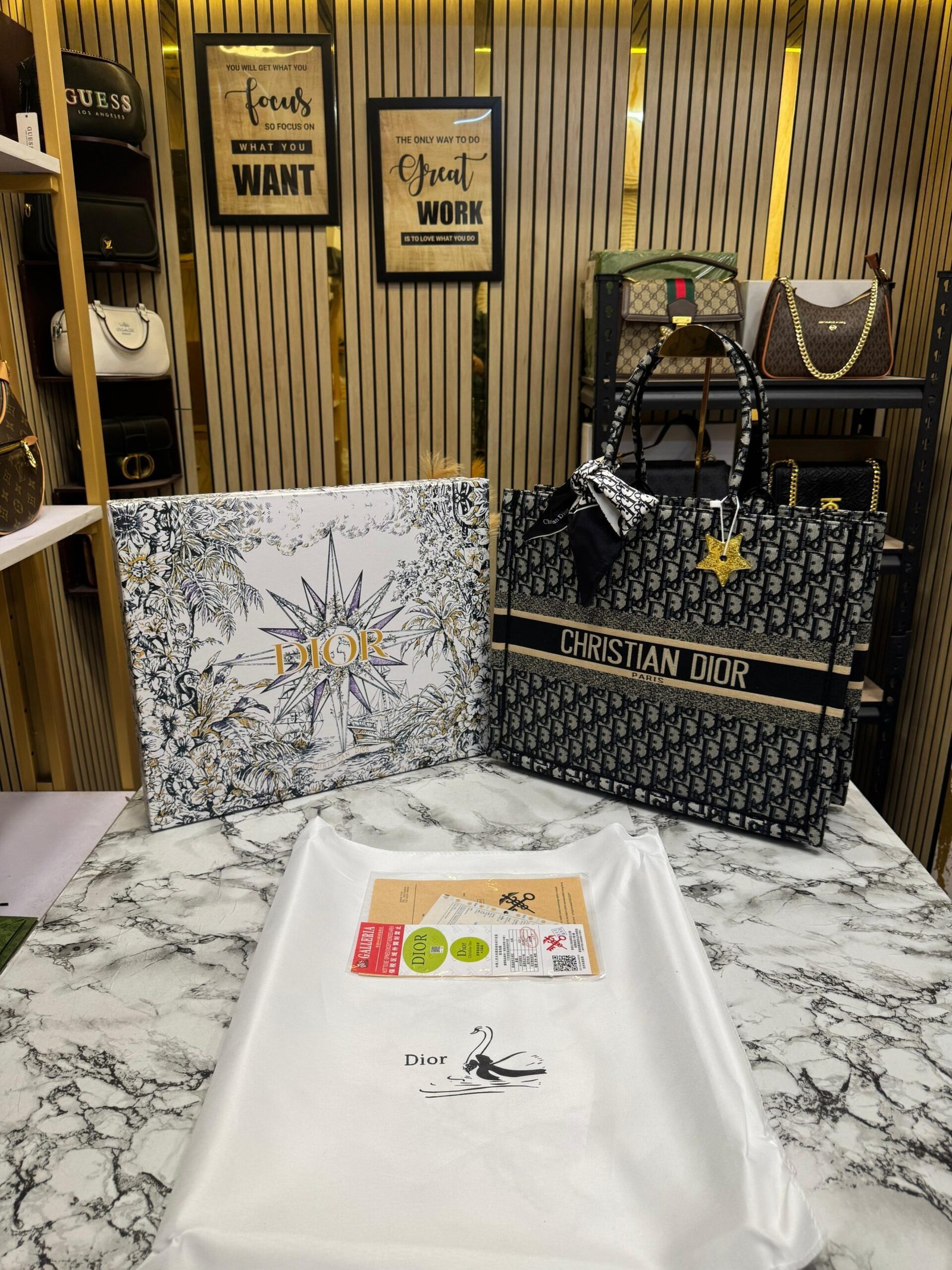 CHRISTIAN DIOR TOTE WITH ALL ACCESORIES AND PREMIUM PACKING