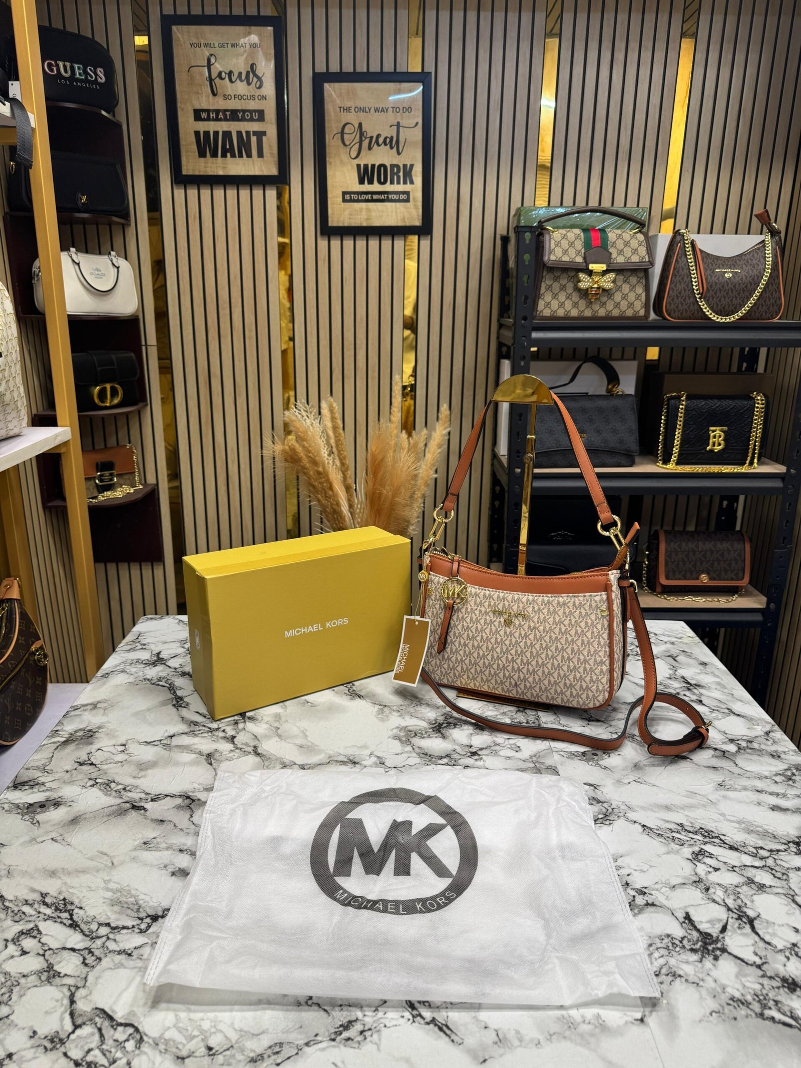 MICHAEL KORS JET SET WITH ORIGNAL BOX AND CARRY BAG