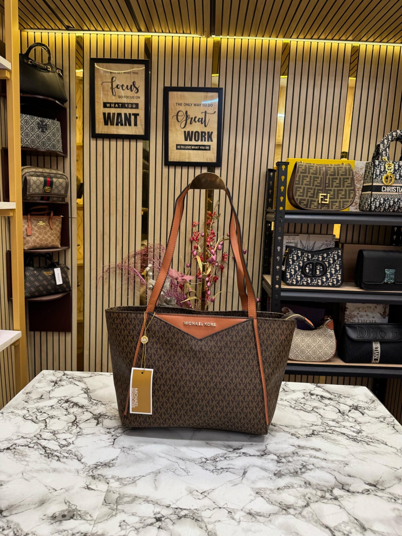 MICHAEL KORS WHITNEY SIGNATURE SHOULDER BAG
