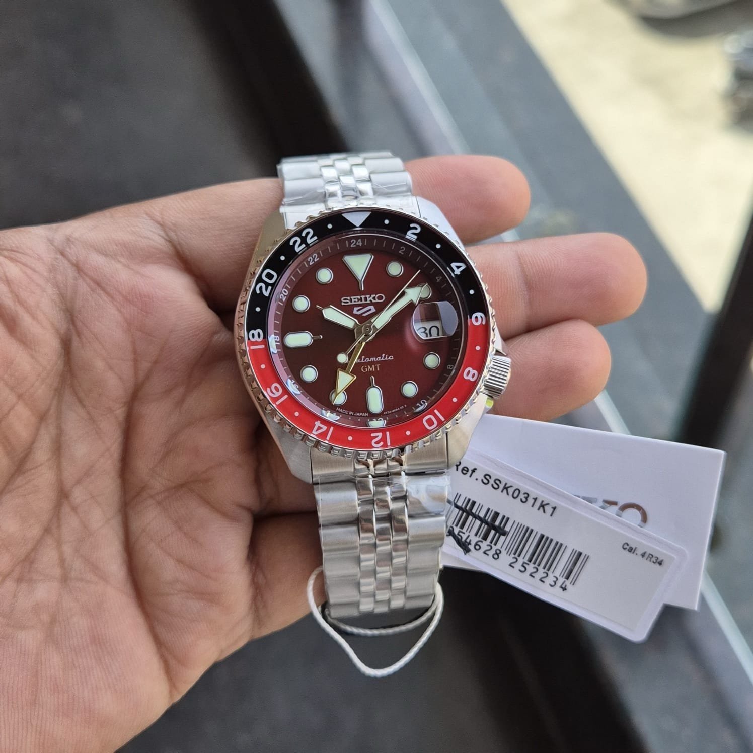 Seiko GMT Sports Watch β Automatic Dual Time Zone Timepiece (red)