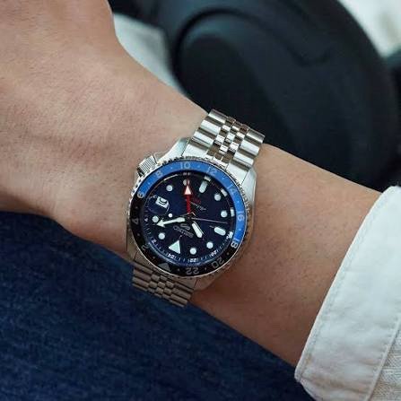 Seiko GMT Sports Watch β Automatic Dual Time Zone Timepiece (blue)